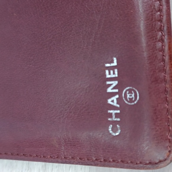 Chanel Camellia Embossed Lambskin Wallet - Picture 6 of 17